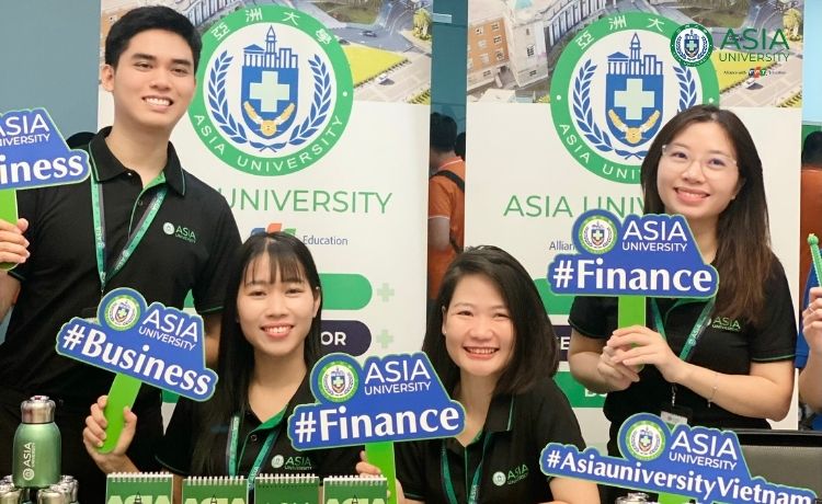 Đội ngũ tư vấn viên nhiệt tình của Asia University Vietnam luôn sẵn sàng giải đáp mọi thắc mắc