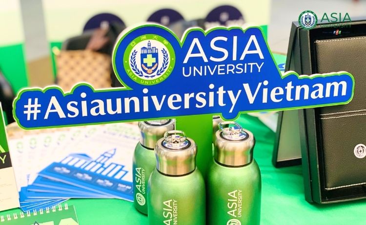 Gian hàng Asia University Vietnam nổi bật giữa không gian ngày hội hướng nghiệp