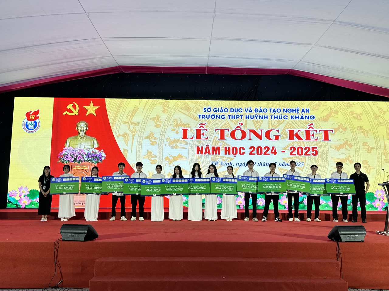 Toàn cảnh buổi lễ trao học bổng trang trọng và ấm áp giữa Asia University Vietnam và Trường THPT Huỳnh Thúc Kháng