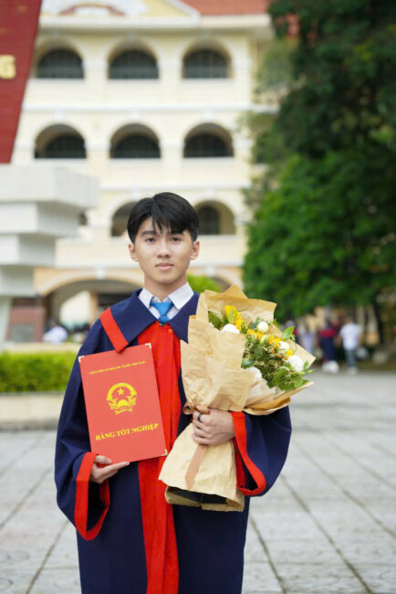 Nguyễn Hữu Thiện nhận học bổng Asia Next Gen từ Asia University Vietnam