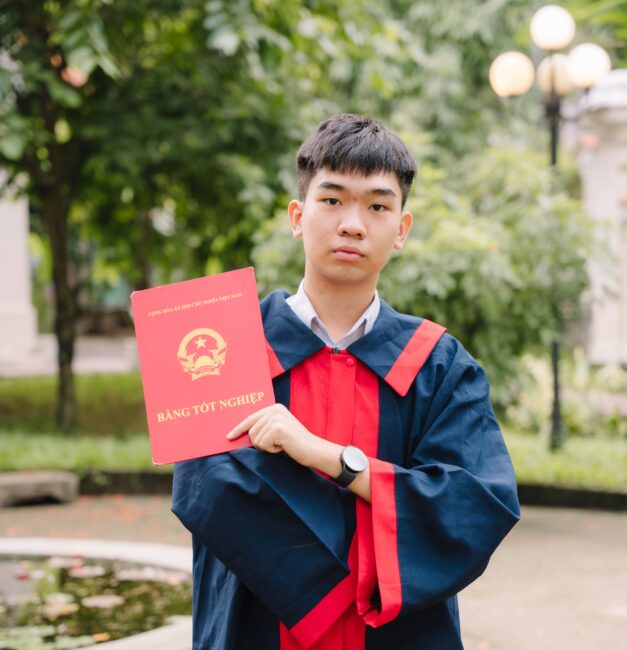 Nguyễn Quốc Nguyên Khang nhận học bổng Asia Pioneer++ từ Asia University Vietnam