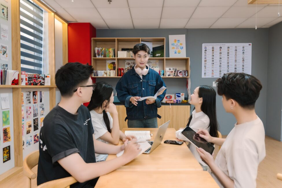 Sinh viên được học trong hệ thống giảng dạy đồng bộ với Asia University ngay từ đầu