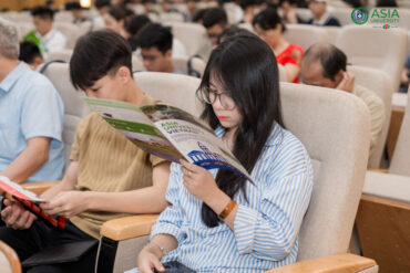 Nói cùng ngôn ngữ với nhà tuyển dụng toàn cầu: Bắt đầu từ trải nghiệm học tập quốc tế