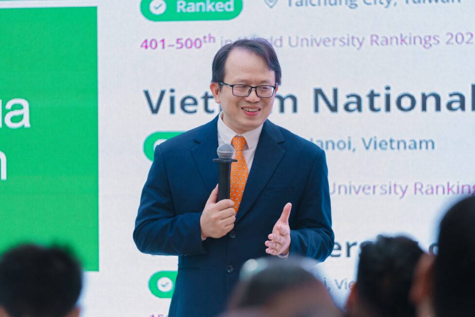 TS. Hoàng Việt Hà - Giám đốc Asia University Vietnam chia sẻ tại sự kiện Info Day