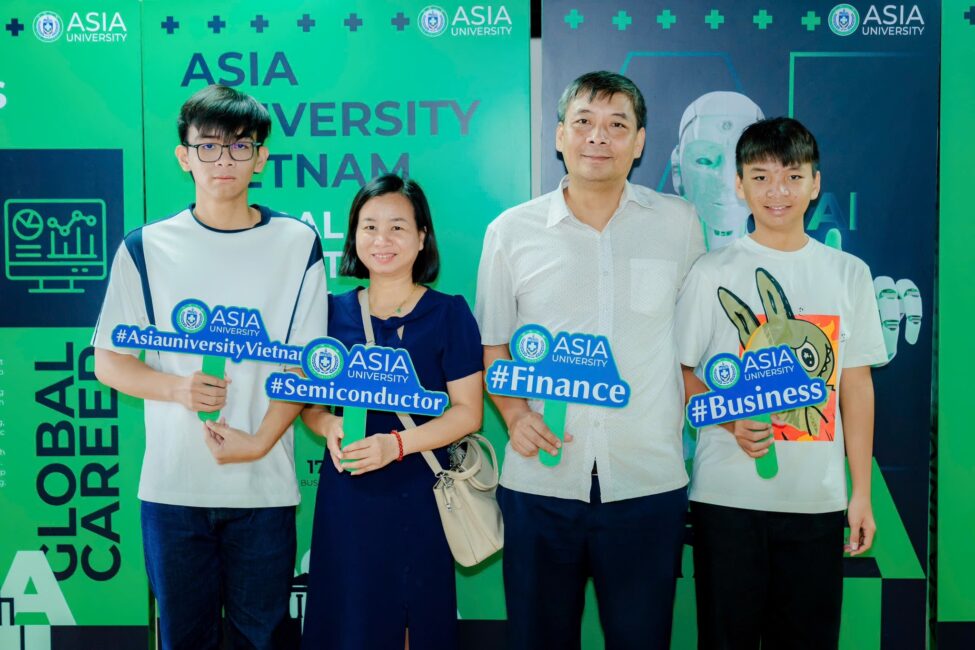 Học sinh và Phụ huynh Hồ Chí Minh tham gia Hội thảo Asia University Vietnam