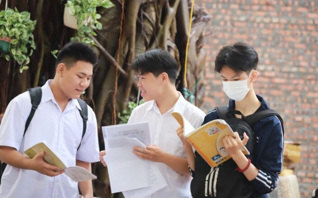 Kỹ năng mềm & Ngoại ngữ là kỹ năng không thể thiếu đối với mỗi sinh viên