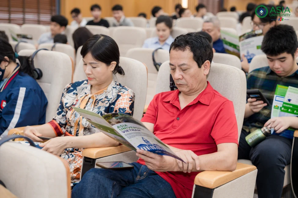 Phụ huynh học sinh THPT tìm hiểu về chương trình đào tạo Công nghệ bán dẫn tại Asia Vietnam