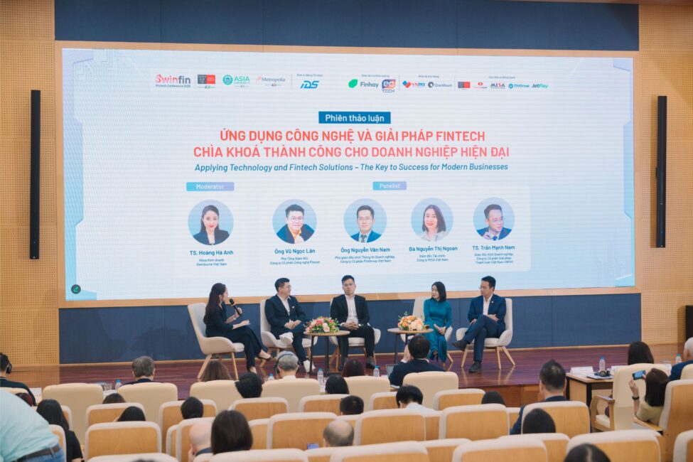 Phần toạ đàm và Q&A “Chiến lược Ứng dụng Công nghệ và giải pháp Fintech Chìa khoá thành công cho doanh nghiệp hiện đại”