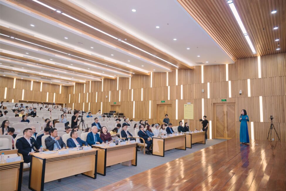 Toàn cảnh hội thảo Fintech 2025 do Asia University Vietnam đồng tổ chức
