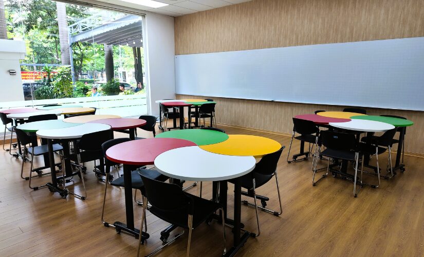 Các khu tự học và thảo luận nhóm được bố trí dạng "mô-đun" linh hoạt