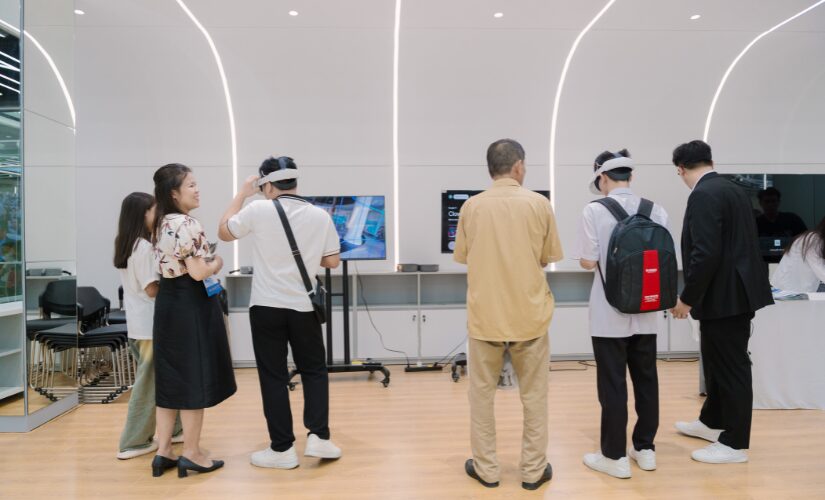 Học sinh trải nghiệm công nghệ tại Asia Vietnam