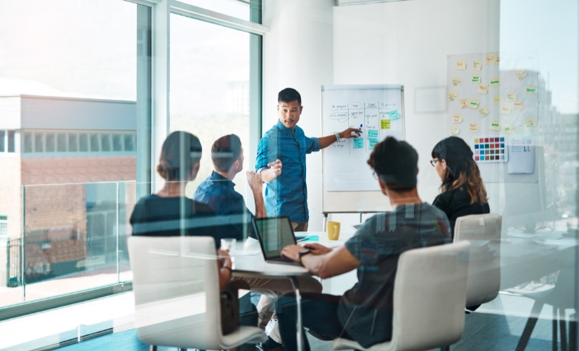 Ngoài giỏi kiến thức chuyên môn, người học cần có kỹ năng ngoại ngữ, tư duy phản biện và làm việc nhóm