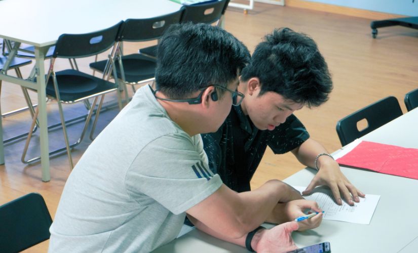Phụ huynh đồng hành cùng con tìm hiểu về ngành học Asia University Vietnam
