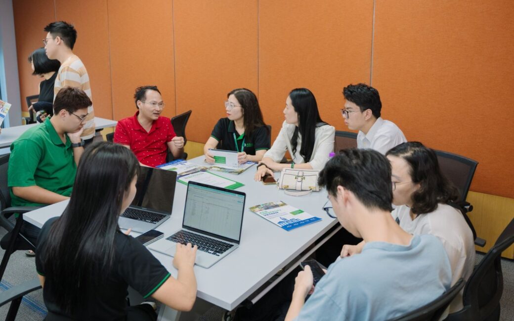 Thành công trong ngành Tài chính đòi hỏi sự kết hợp giữa tư duy phân tích sắc bén, tính cẩn trọng và đam mê học hỏi