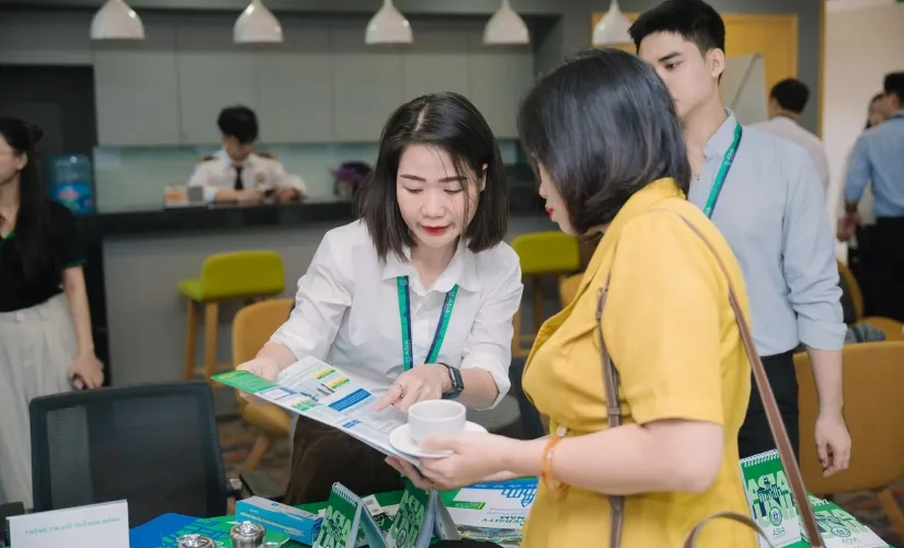 Các bạn học sinh nên ưu tiên lựa chọn một chương trình có bằng cấp quốc tế được công nhận và mạng lưới hợp tác doanh nghiệp sâu rộng