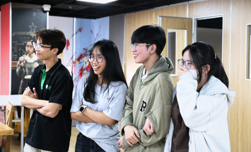 Một buổi sinh hoạt chuyên đề của câu lạc bộ Asia University Vietnam