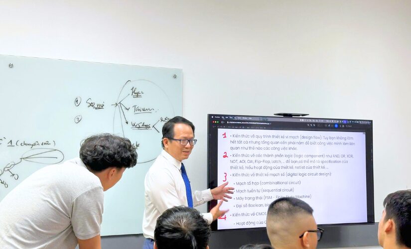Tiến sĩ Hoàng Việt Hà - Giám đốc Asia university Vietnam đến giao lưu với các thành viên trong CLB Bán dẫn