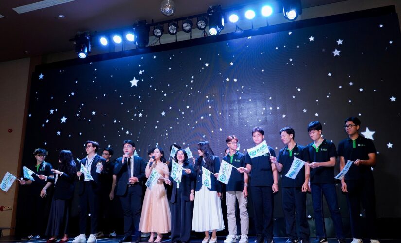 Cán bộ và sinh viên Asia University Vietnam HCMC trình diễn văn nghệ tại Conception Day 2025