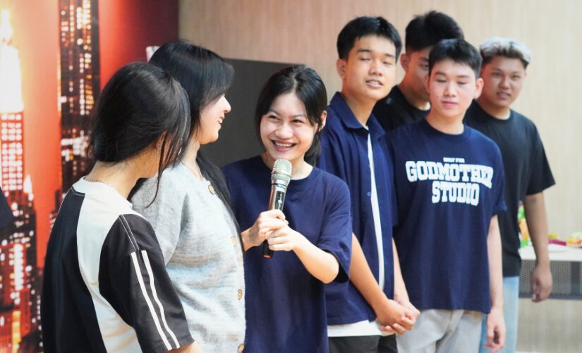 Sinh viên hào hứng tham gia các thử thách tương tác tại Club Day – bước đầu khám phá hệ thống câu lạc bộ Asia University Vietnam