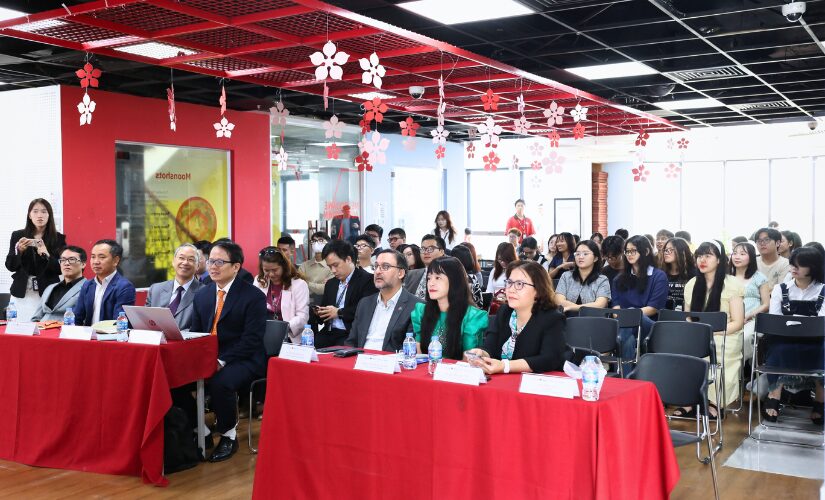 Phiên thảo luận sôi nổi, nơi các chiến lược thích ứng cho ngành thương mại điện tử trong bối cảnh bất định được thảo luận