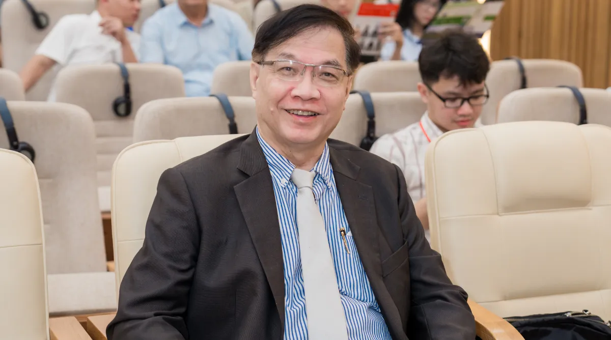 Giáo sư Gene-Eu Jan - Chuyên gia công nghệ đến từ Asia University, Đài Loan (Trung Quốc) đã đem đến hội thảo về trí tuệ nhân tạo và công nghệ bán dẫn nhiều kiến thức chuyên môn