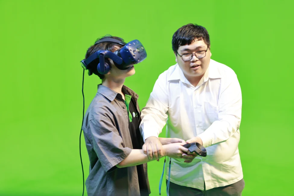 Sinh viên Asia University Vietnam trải nghiệm công nghệ thực tế ảo (VR) tại Asia University trong khuôn khổ chuyến kiến học tại Đài Loan