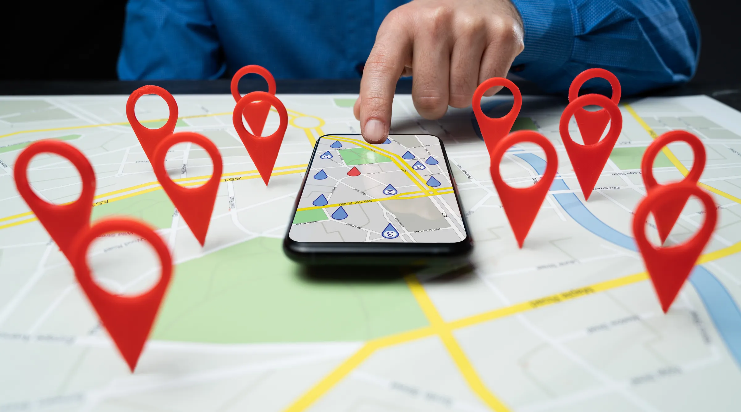 Google Maps là ứng dụng AI trong cuộc sống nhằm dự đoán tuyến đường và thời gian di chuyển chính xác