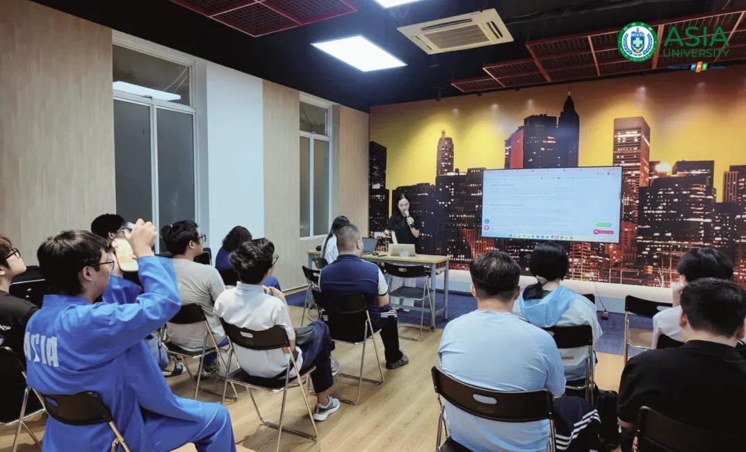 Không khí sôi nổi và chuyên nghiệp trong buổi Orientation, sinh viên được cung cấp mọi thông tin cần thiết trước chuyến kiến học tại Đài Loan