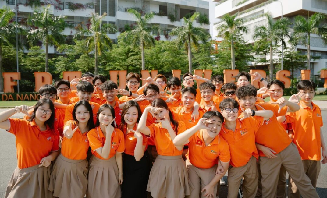 Thành Đạt - tân sinh viên ngành Công nghệ bán dẫn Asia University Vietnam cho biết: Sự quan tâm của thầy cô và tinh thần học tập tích cực từ bạn bè đã trở thành nguồn cảm hứng lớn để Đạt vươn lên trong năm học cuối cấp 3