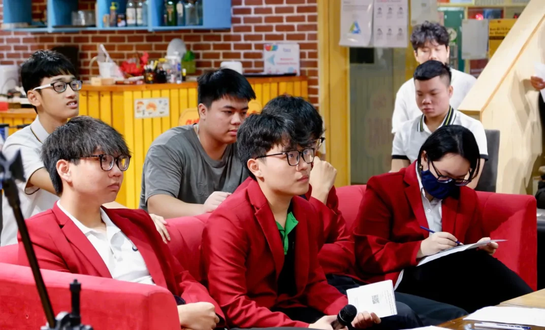 Hoạt động debate giúp sinh viên Asia University Vietnam rèn luyện trọn bộ kỹ năng thiết yếu