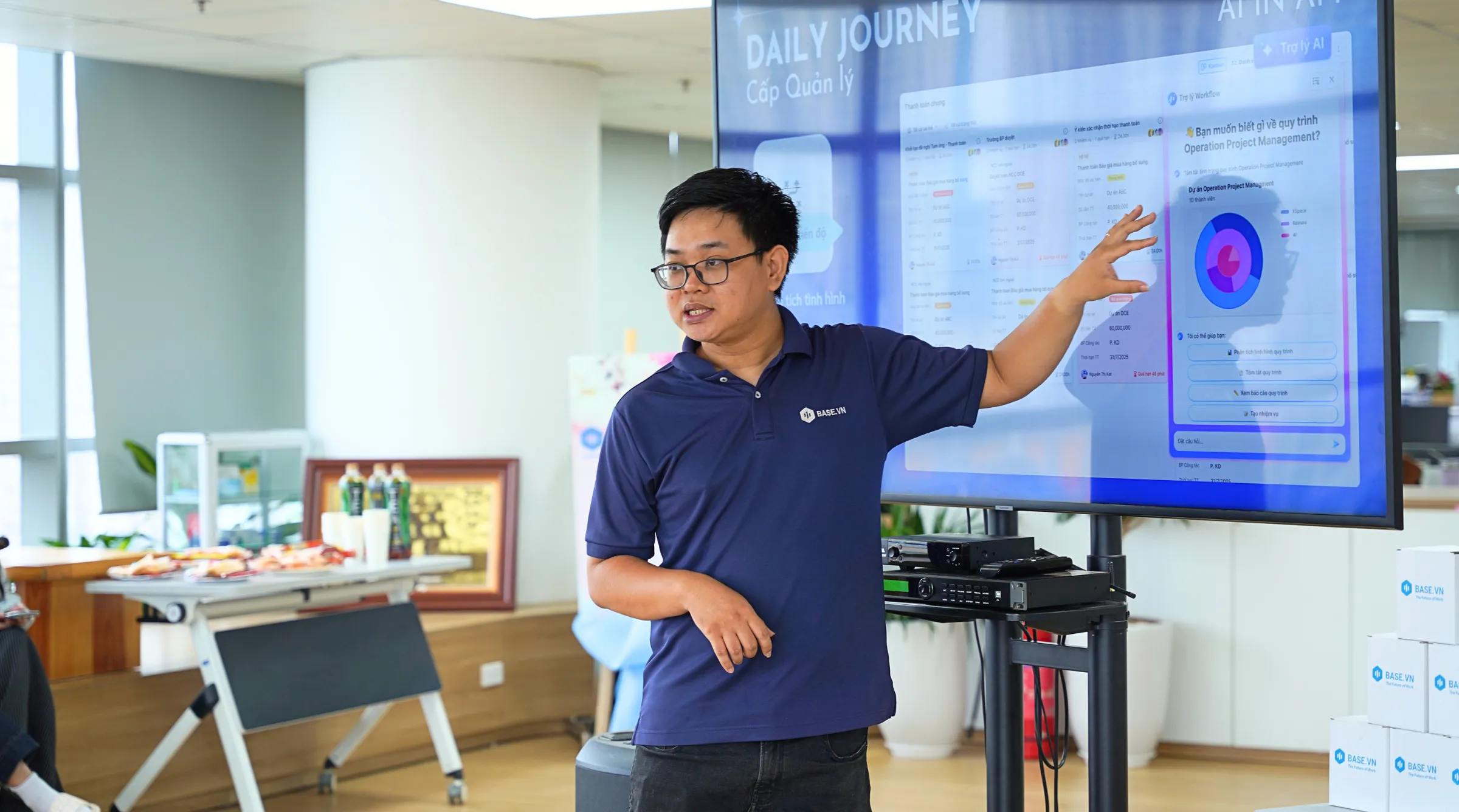 Ông Nguyễn Phi Hùng Giám đốc Sản phẩm (Product Owner) của Base.vn đã có những chia sẻ thiết thực tới các bạn sinh viên