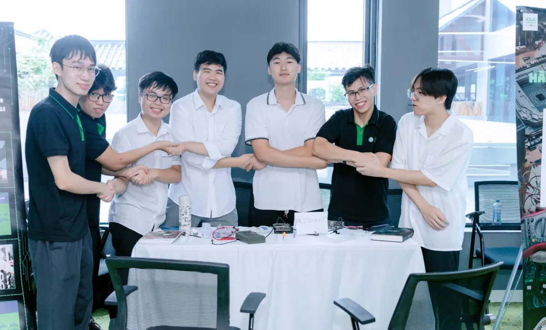Qua các hoạt động tại trường, tân sinh viên Asia University Vietnam - em Bùi Quang Việt An đã có cơ hội tiếp xúc với những người cùng đam mê, tạo dựng sự kết nối tích cực với cộng đồng sinh viên