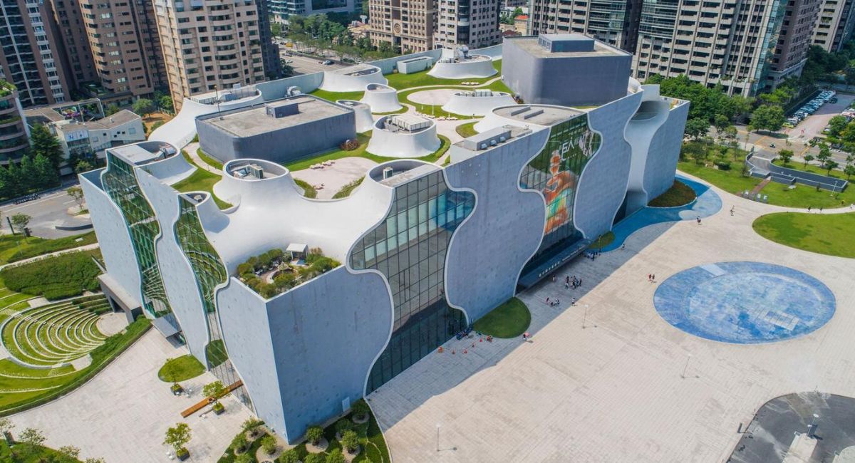 Tân sinh viên sẽ được tham quan Nhà hát Quốc gia Đài Trung trong khuôn khổ chuyến kiến học tại Đài Loan