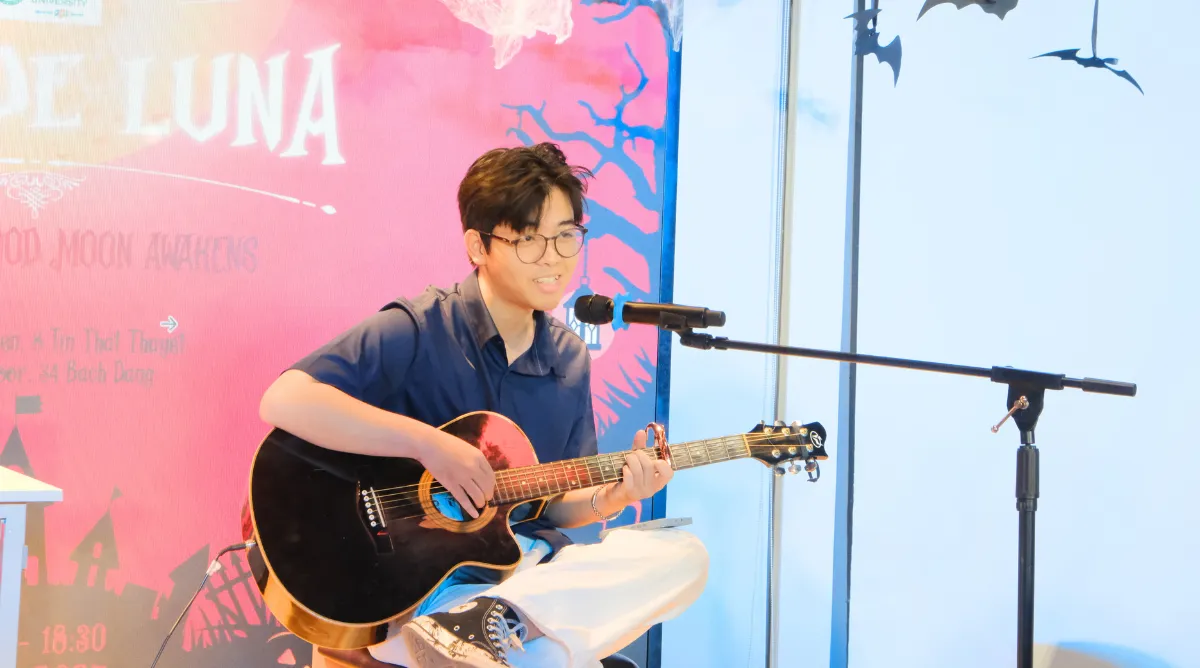 Sinh viên nhà trường biểu diễn văn nghệ tại Asia de Luna 2025