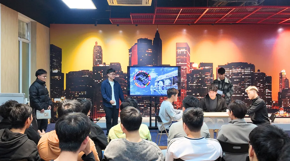 Sinh viên Asia University Vietnam tự tin thuyết trình tại môn Liberal Arts 1 – Multiculturalism and Global Perspectives (Đa văn hóa và Góc nhìn toàn cầu)