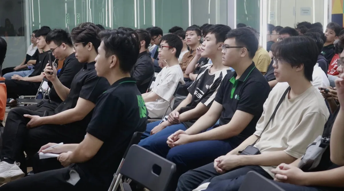 Sinh viên Asia University Vietnam được trang bị năng lực kép về bán dẫn và AI, sẵn sàng giải quyết các bài toán công nghệ của thị trường toàn cầu