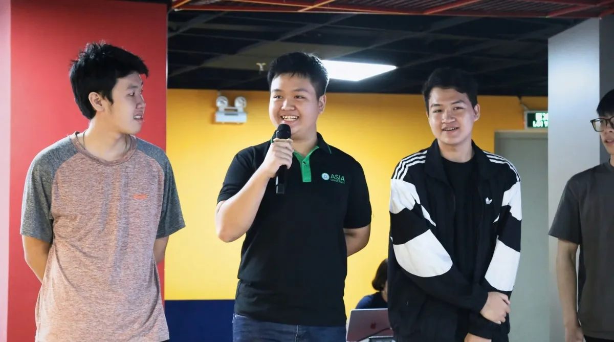 Sinh viên Asia University Vietnam hăng say thảo luận về bán dẫn và AI, thể hiện tinh thần học tập chủ động và tư duy toàn cầu