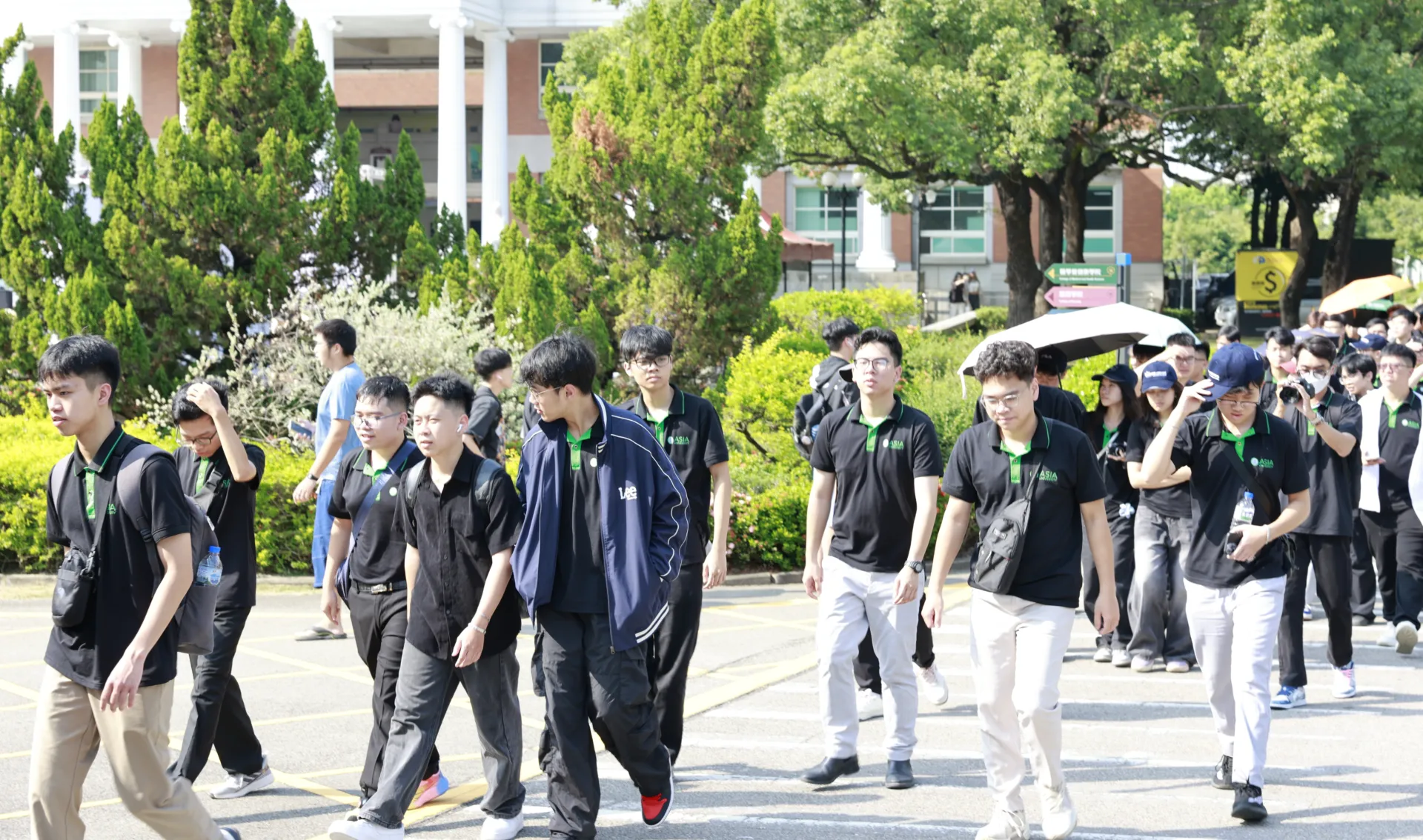 Em Nguyễn Chí Thanh cùng các sinh viên Asia University Vietnam tham quan Asia University, Đài Loan (Trung Quốc)