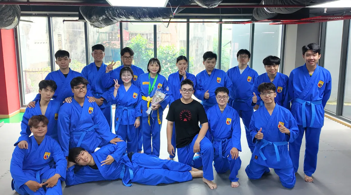 Sinh viên Asia University Vietnam tri ân giảng viên nhân Ngày Nhà giáo Việt Nam