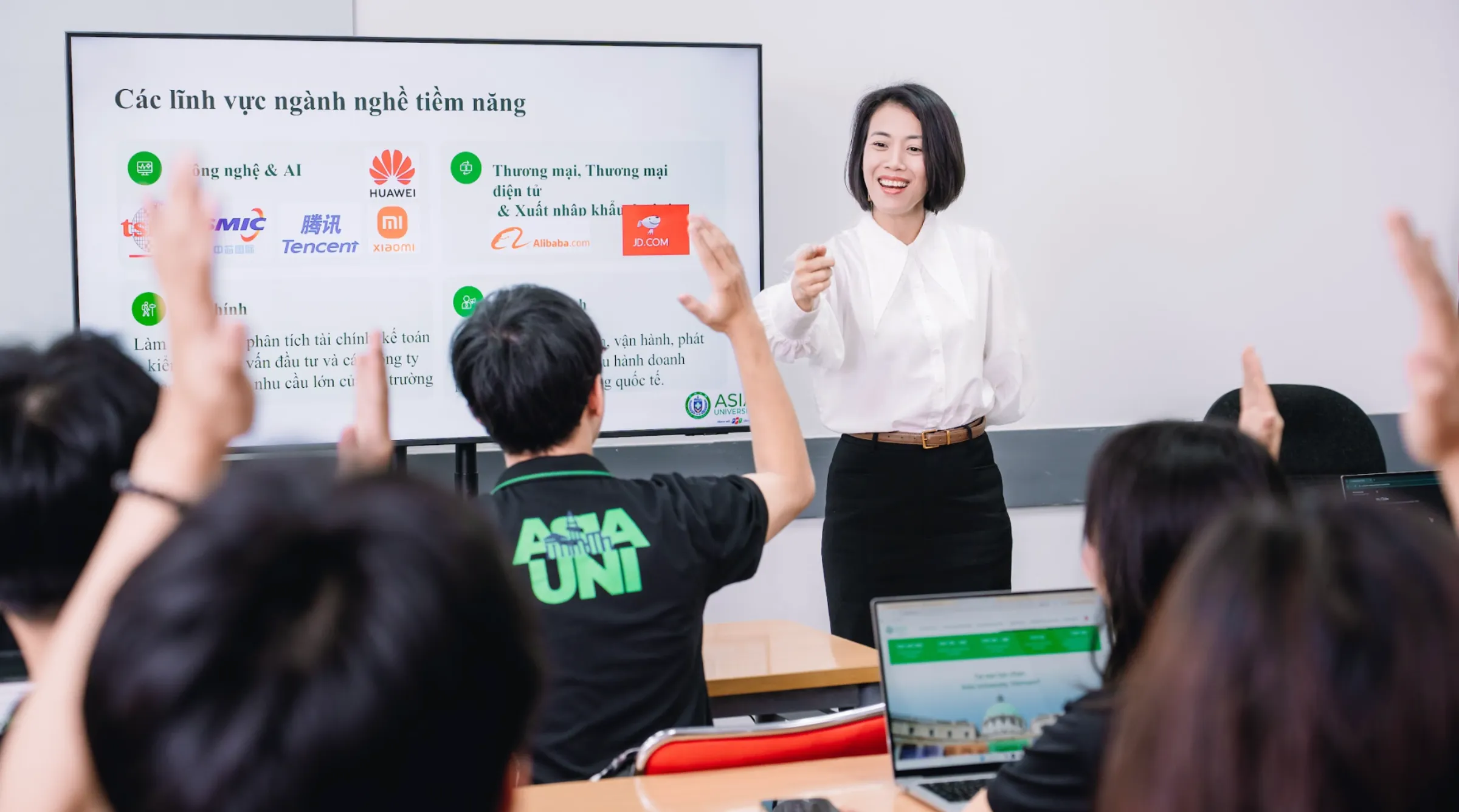 Asia University Vietnam mở ra cơ hội cho sinh viên tiếp cận trực tiếp hệ sinh thái bán dẫn phát triển tại Đài Loan (Trung Quốc) và tích lũy kinh nghiệm làm việc quốc tế