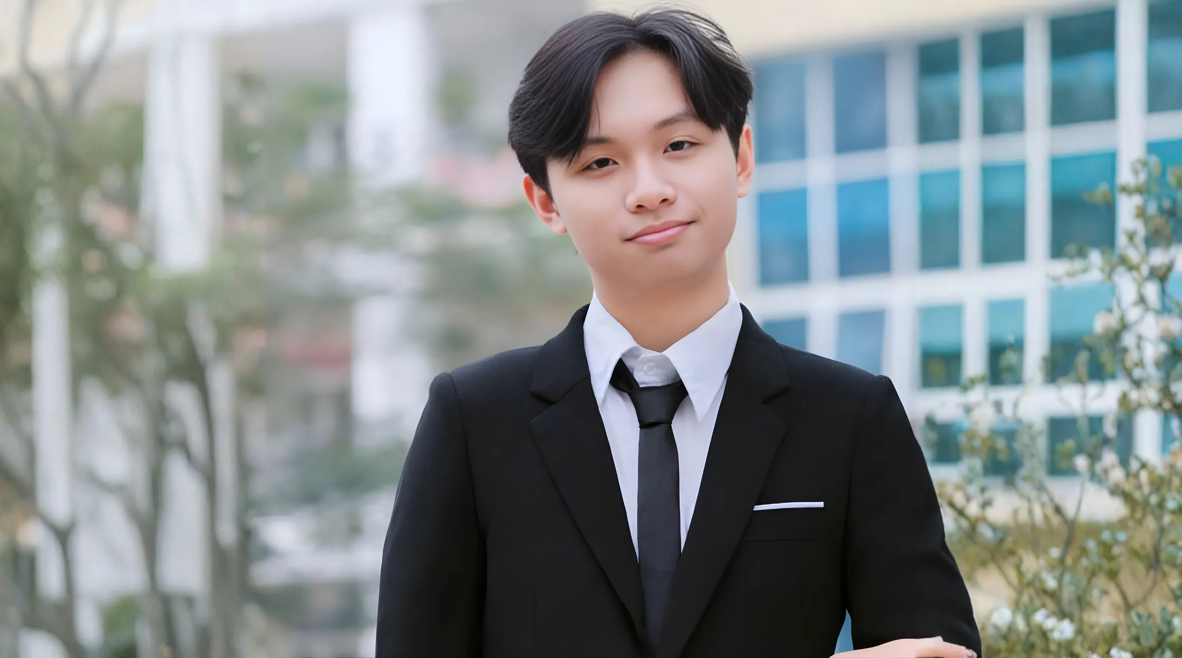 Chân dung Trần Hoàng Gia Bảo (Trường THPT Mê Linh) - chủ nhân học bổng Asia Pioneer ngành Công nghệ bán dẫn, Asia University Vietnam