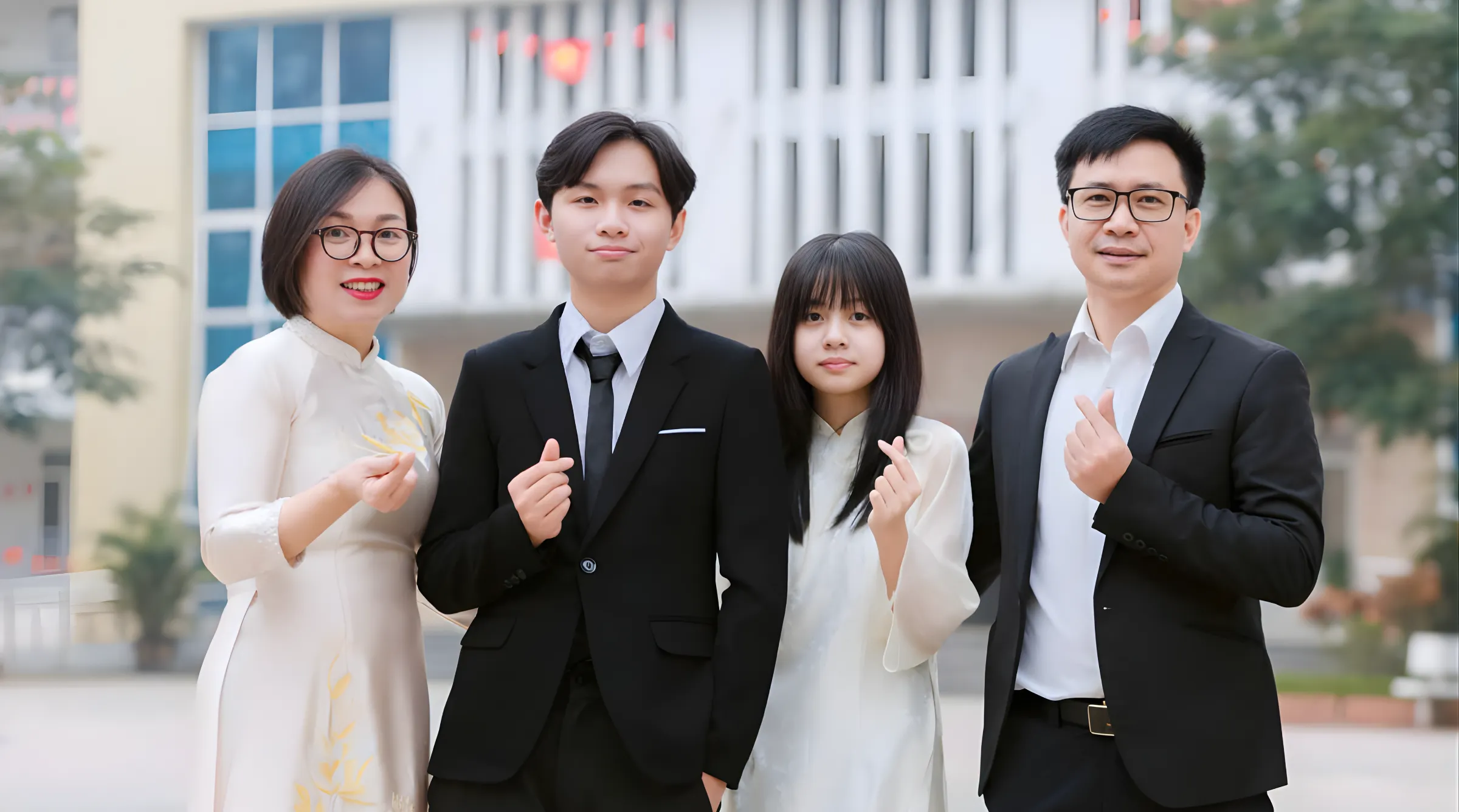 Gia đình luôn là điểm tựa vững chắc, đồng hành cùng Gia Bảo trong việc tìm kiếm môi trường đào tạo quốc tế phù hợp để em phát huy tối đa năng lực