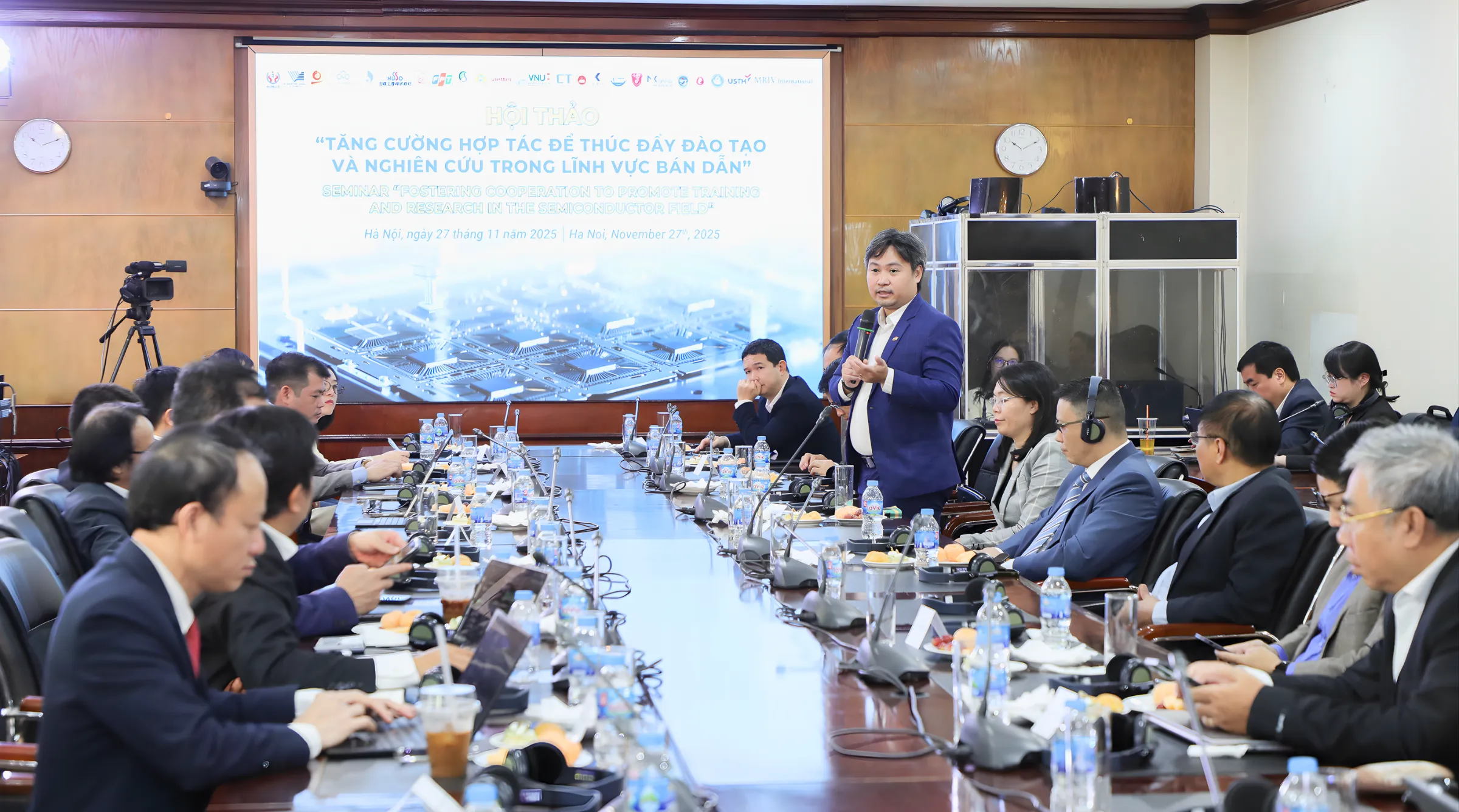 Lễ ra mắt Liên minh bán dẫn quy tụ hơn 20 đơn vị đào tạo và doanh nghiệp công nghệ hàng đầu, đánh dấu bước ngoặt quan trọng trong chiến lược hợp tác giữa nhà trường và doanh nghiệp tại Việt Nam