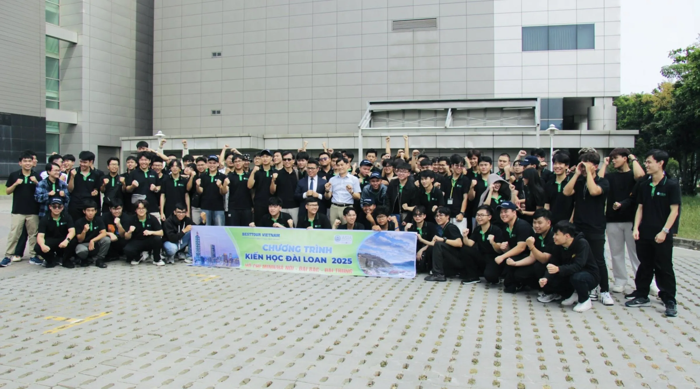 Sinh viên Asia University Vietnam tham gia chuyến kiến học tại Đài Loan, tham quan doanh nghiệp bán dẫn hàng đầu thế giới