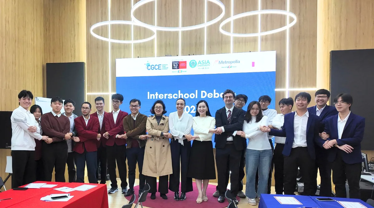 Sinh viên Asia University Vietnam đạt giải Nhì trong cuộc thi tranh biện