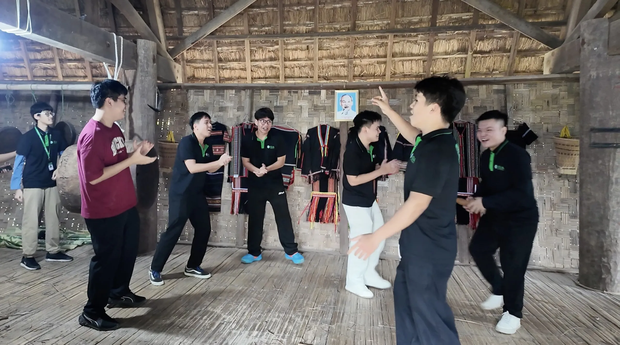 Sinh viên Asia University Viẹtnam trong chuyến Field Trip