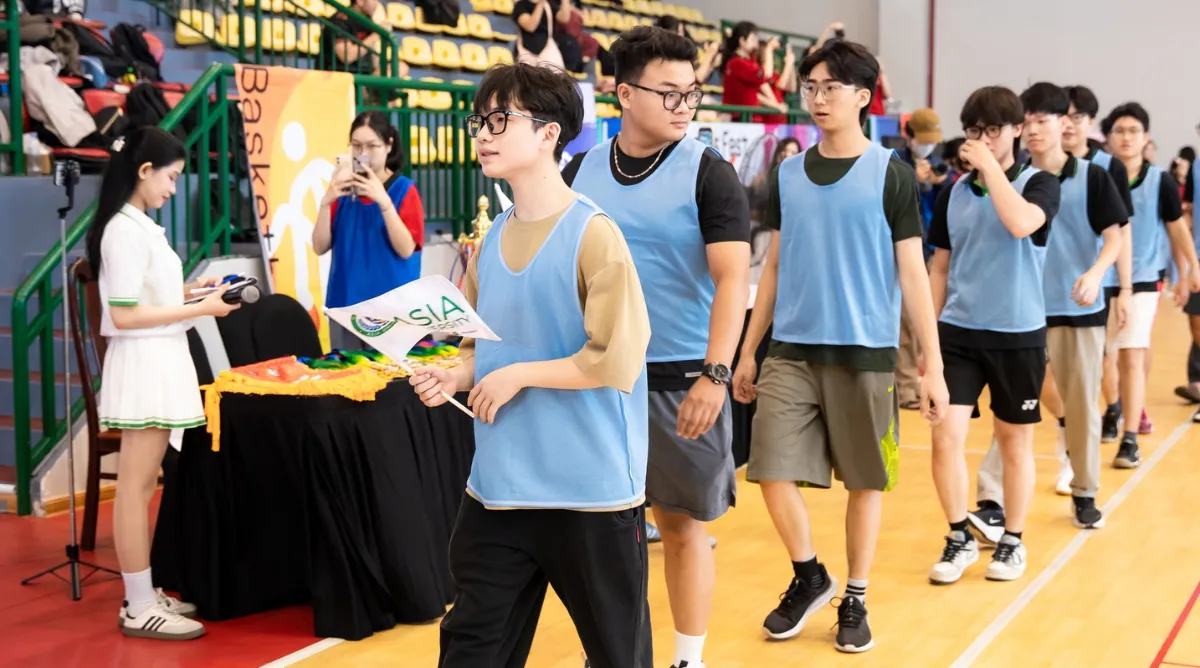 Hình ảnh các đội thi của Asia University Vietnam ra sân tại Sports Fest 2025