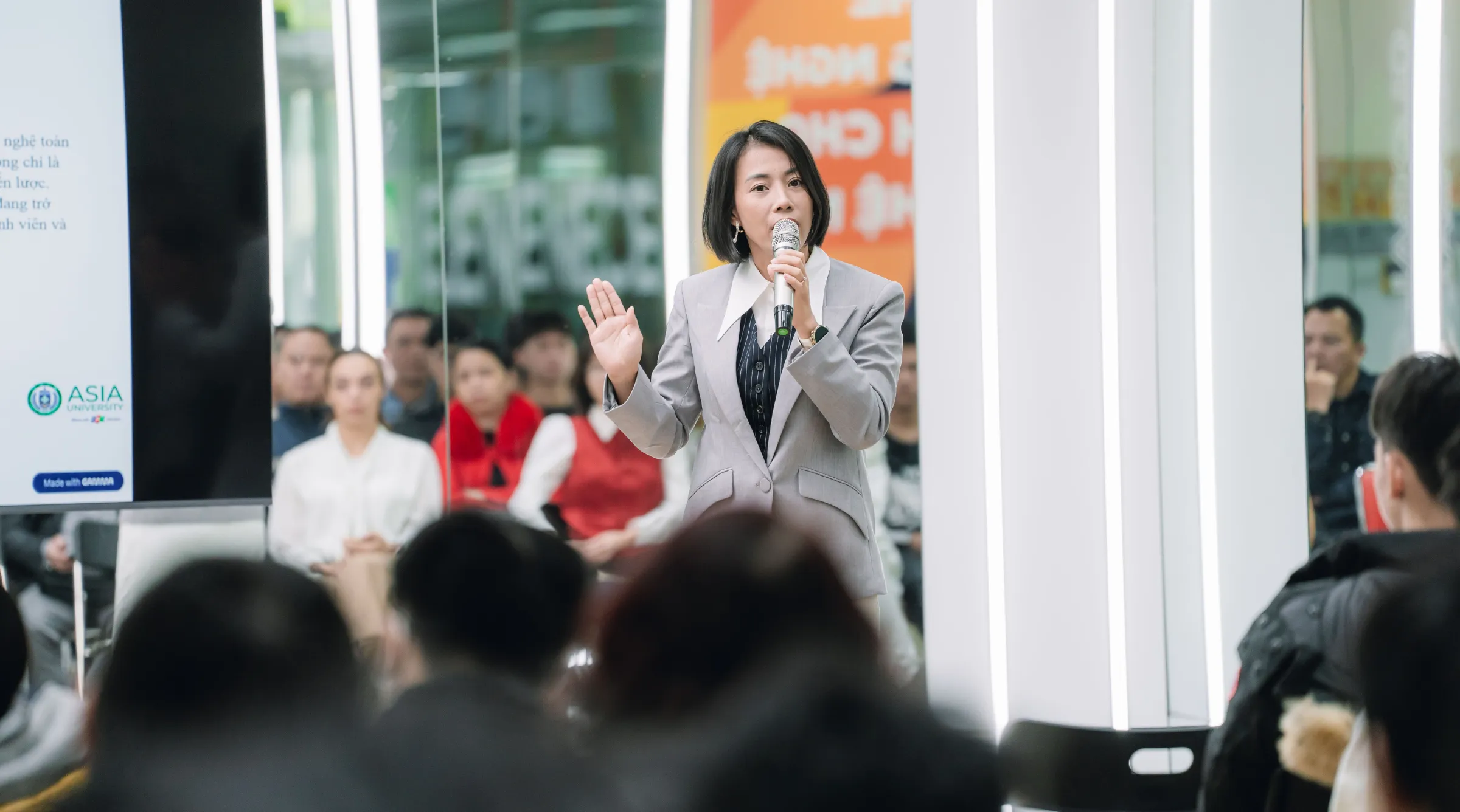 ThS. Nguyễn Thị Dung – Giảng viên Tiếng Trung Asia University Vietnam chia sẻ về phương pháp đào tạo ngôn ngữ tại sự kiện Info Day