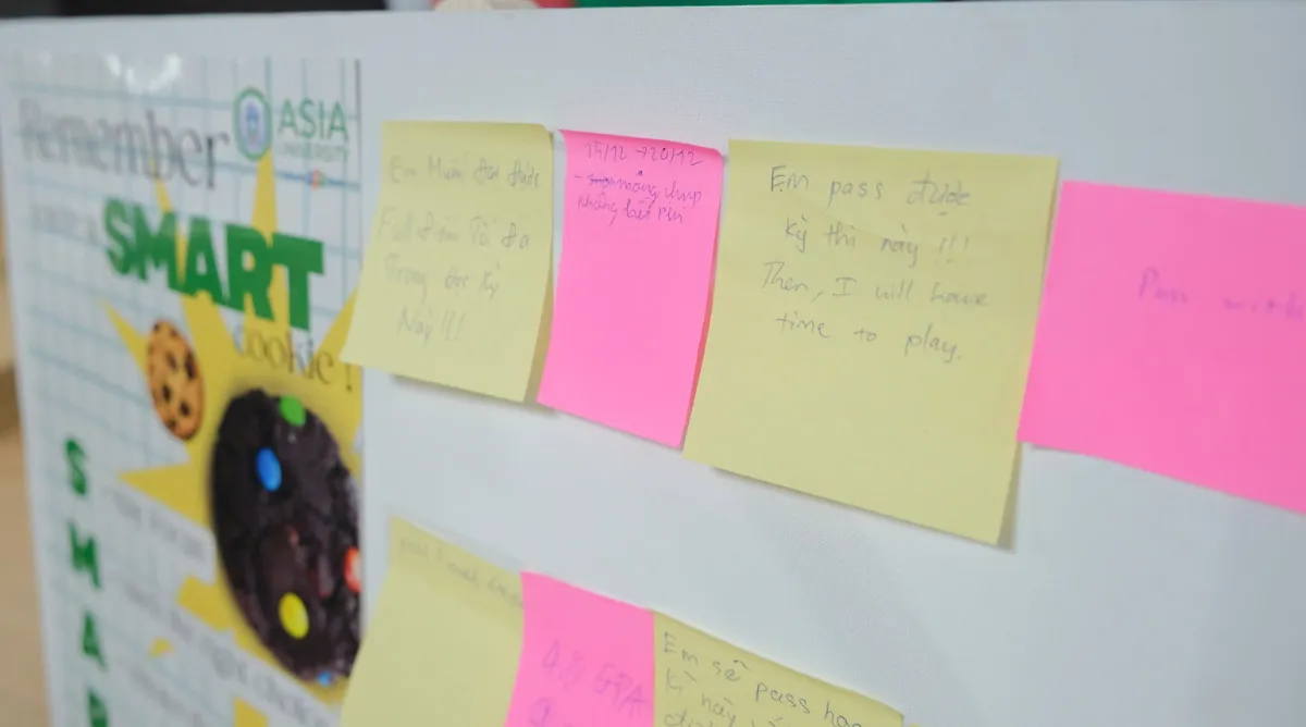 Wishing Wall là nơi sinh viên viết điều ước tại "Pre-exam Energy Station"