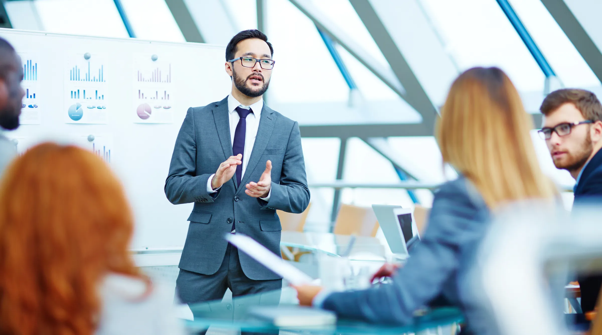 C&aacute;c chuy&ecirc;n gia t&agrave;i ch&iacute;nh hiện đại kh&ocirc;ng chỉ giỏi t&iacute;nh to&aacute;n m&agrave; c&ograve;n cần l&agrave;m chủ c&ocirc;ng nghệ để ph&acirc;n t&iacute;ch dữ liệu v&agrave; dự b&aacute;o thị trường